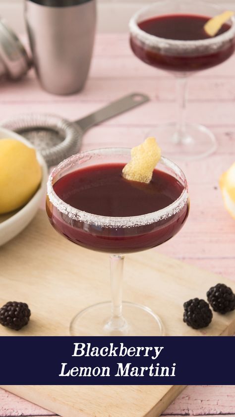 Blackberry Lemon Drop, Blackberry Puree For Cocktails, Blackberry Lemon Drop Martini, Blackberry Vodka Cocktail, Fun Martini Recipes, Fall Martini Recipes, Blackberry Martini Recipe, Lemon Vodka Drinks, Blackberry Martini