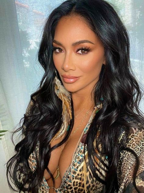 Nicole Scherzinger Hair, Nicole Scherzinger Style, Pussycat Dolls, Chiffon Maxi Skirt, Glam Makeup Look, Beauty Pop, Nicole Scherzinger, Beauty Influencer, Feminine Beauty