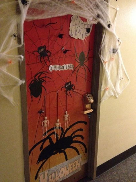 31 Ideas Halloween Decorations Door for Warm Welcome Halloween Door Decorations For School, College Door Decorations, Halloween Dorm Room, Dorm Room Door Decorations, Halloween Dance Ideas, Door Decorations Contest, Dorm Door Ideas, Holiday Door Ideas, Dorm Door Decor