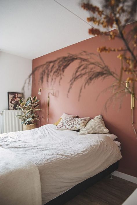 Terracotta : 12 façons d'adopter cette couleur dans la chambre Dekorasi Kamar Tidur, Trendy Bedroom, Bedroom Paint, Bedroom Inspo, Bedroom Colors, Room Colors, New Room, 인테리어 디자인, Small Bedroom