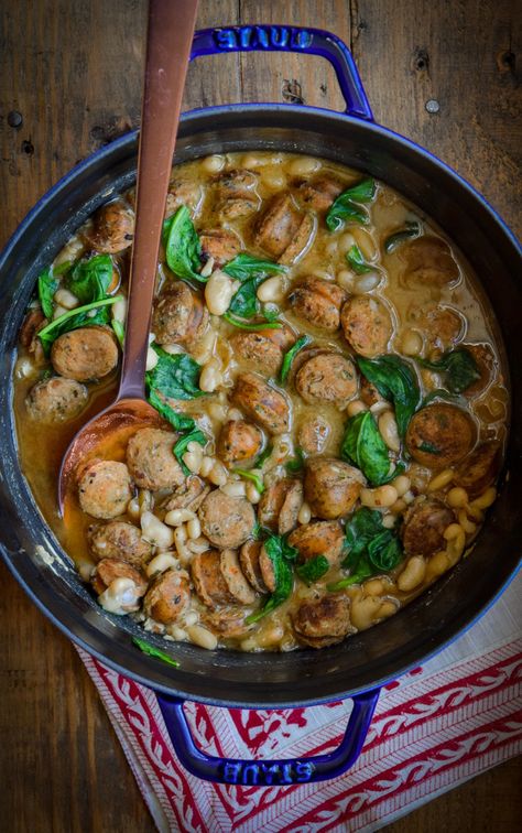 Cannellini Bean and Chicken Sausage Stew - Food is Love Made Edible Canneli Bean Recipes, Yogurt For Breakfast, Cannellini Beans Recipes, Spinach Wrap, Turkey Avocado, Chicken Sausage Recipes, Mediterranean Recipes Healthy, Cannellini Bean, Sausage Stew