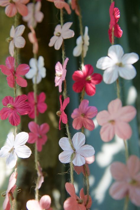 Flower Garland Backdrop, Fairycore Bedroom, Pink Birthday Decorations, Pink Baby Shower Decorations, Garland Paper, Garland Flower, Flowers Hydrangea, Paper Flower Garlands, Photo Area