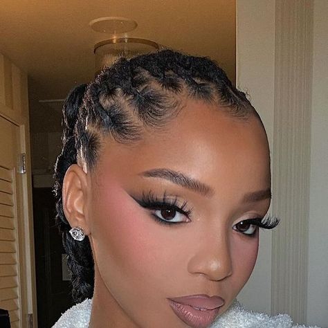 KEVIN LUONG on Instagram: "Glam on @chloebailey for GLAAD Awards 🤍 Hair: @hair__poet  Stylist: @timothyluke_  #makeup #makeupartist" Vanessa Gyimah Makeup, Braids Makeup Look, Kevin Luong Makeup, Baddie Makeup Look, Makeup Shayla, Client Makeup, Birthday Makeup Looks, Glitter Makeup Looks, Makeup Tips Foundation