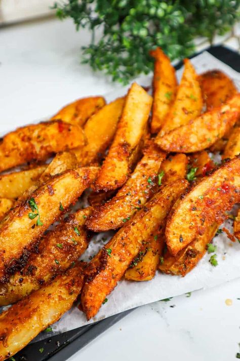 Best Ever Crispy Baked Potato Wedges - Cooking With Claudy Baked Potatoes Wedges, Pan Seared Red Snapper, Potato Wedges Fried, Potatoes Wedges, Baked Potato Wedges, Crispy Potato Wedges, Crispy Baked Potatoes, Potato Wedges Baked, Flavorful Vegetables