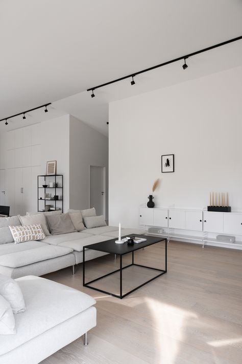 Minimalist Living Room Ideas Minimalism, Living Room Ideas Minimal, Black White Minimalist Living Room, Black Minimal Living Room, Minimalist Furniture Living Room, Minimal White Living Room, White Floor Living Room Modern, Minimalist Living Room Black And White, Black Furniture White Walls