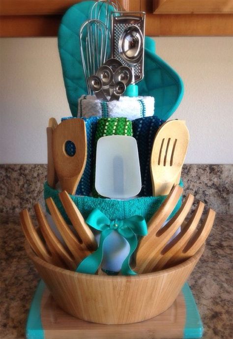 10-diy-gorgeous-gift-basket-ideas-for-any-occasion Holiday Mason Jar, Towel Cake, Towel Cakes, Homemade Mothers Day Gifts, Themed Gift Baskets, Mason Jar Gifts, Cadeau Diy, Happy Gifts, Cool Ideas