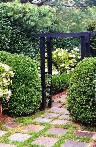 Black Arbor Ideas, Black Arbor, Simple Arbor, Modern Arbor, French Cottage Garden, Garden Dividers, Garden Organization, Side Yard Landscaping, Zen Garden Design