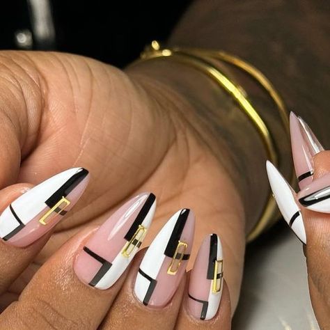 Quetel Deveaux on Instagram: "Back to our regularly scheduled program! Ain’t nothing like a good black and white paired with some gold🖤🤍 Products used is by @uglyducklingnails Premium acrylic system Gel polish 250 Black gel paint Striper brush" Gold And Black Nail Designs, Black White And Gold Nails, Uñas Aesthetic, Black And White Nail Art, Nail Pics, Fab Nails, Gel Paint, Elegant Nail Art, Short Acrylic