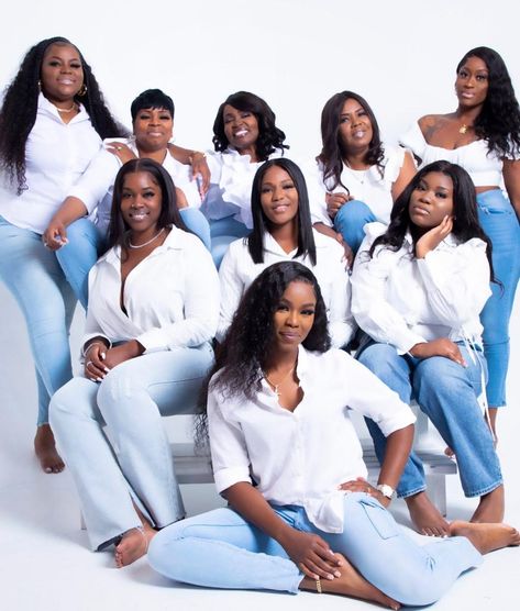 Black Shirt And Jeans Family Pictures, Family Photo Outfits Jeans White Shirts, Jeans And White Shirt Family Pictures, White And Denim Family Pictures, Deltaversary Ideas, Denim Photoshoot Family, Denim And White Family Pictures, Retreat Photoshoot, Team Photoshoot Ideas