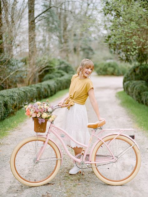 Flower Bike Photoshoot, Bikes With Flowers, Woman On Bicycle, Vintage Bike Photoshoot, Bycicle Photo Ideas, Bike Photoshoot Ideas, Photoshoot With Bike, Meadowlark 1939, Bicycle Photoshoot