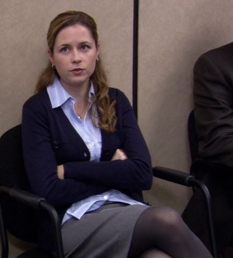 Pam Beesly Outfit, Pam From The Office, Jenna Fisher, Pam The Office, 6th Form Outfits, Pam Beesly, Upsy Daisy, Business Dress Code, Jim Pam