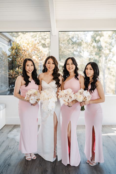 How stunning is the baby pink tones and the one shoulder dresses of the bridesmaids!
Photography📸Double Happiness Photography