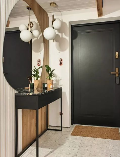 Modern Entryway Ideas, Mid Century Modern Entryway, Mid Century Entryway, Entryway Inspo, Apartment Entryway, Loft Interior, Tiny House Loft, Entryway Mirror, Modern Entryway