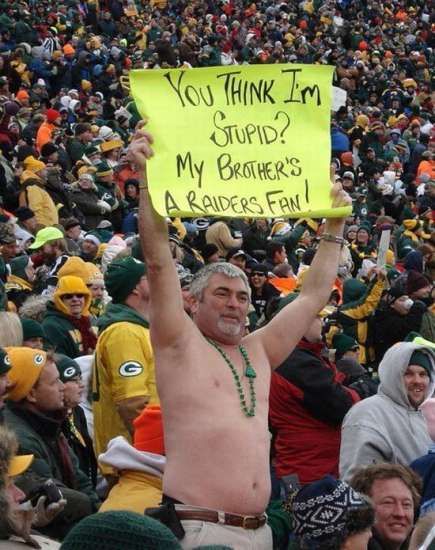 The Funniest NFL Game Day Signs Sports Fan Signs, Funny Nfl, Football Signs, Raiders Fans, Crazy Fans, Sports Signs, Packers Fan, Nfl Games, Nfl Fans