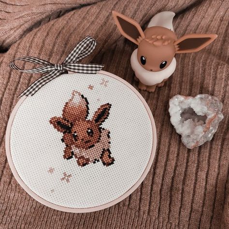 Cross Stitching Aesthetic, Eevee Cross Stitch, Pokemon Cross Stitch Patterns, Kawaii Cross Stitch, Pokemon Cross Stitch, String Crafts, Christmas Crafts For Gifts, Fabric Colour, Cross Stitch Patterns Christmas