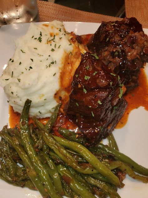 Steak Mashed Potatoes And Green Beans, Green Beans And Mashed Potatoes, Steak Mashed Potatoes And Asparagus, Short Ribs And Mashed Potatoes, Ribs And Mashed Potatoes, Ribs And Potatoes, Garlic Mash Potatoes, Chili Potatoes, Steak And Mashed Potatoes