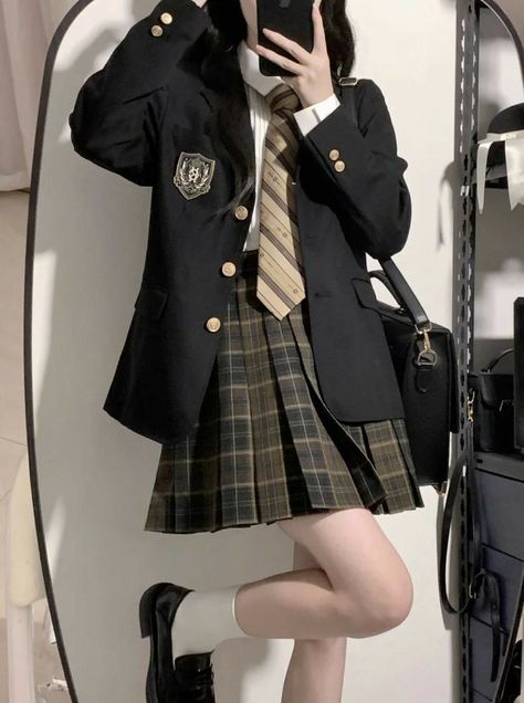 Outfits For School Korean, Be Popular At School, Korean Uniform School, Woman In Suit, School Uniform Fashion, School Uniform Outfits, Outfits For School, Outfit Korean, Clothing Design Sketches