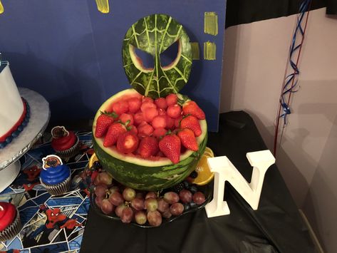 Spiderman fruit Fruit Spiderman, Spiderman Watermelon, Spider Watermelon, Spider Man Breakfast, Spiderman Fruit Tray, Spiderman Charcuterie Board, Superhero Fruit Tray, Spider Man Fruit Platter, Spiderman Fruit Ideas