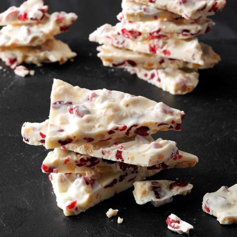 Cranberry Butter Crunch Bark Cranberry Butter Crunch Bark, Cranberry Dips, Cranberry Crunch Recipe, Cranberry Crunch, Buttercrunch Toffee, Christmas Bark Recipes, Buckeye Brownies, Cranberry Butter, Toffee Bark