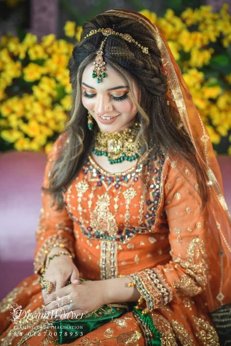 Smudged Liner, Pakistani Bridal Makeup Hairstyles, Hairstyles Romantic, Liquid Cat, Simple Bridal Hairstyle, Veil Simple, Natural Dramatic, Pakistani Bridal Hairstyles, Weddings Elegant