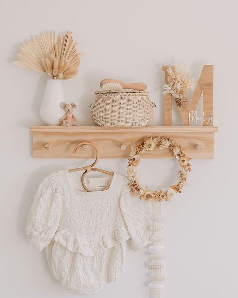 Nursery Shelf Styling, Nursery Wall Shelves, Room Ideas Grey, Baby Girl Nursery Room Ideas, Nursery Wall Shelf, Shelf Decor Ideas, Baby Room Shelves, Nursery Shelf Decor, Nursery Shelf