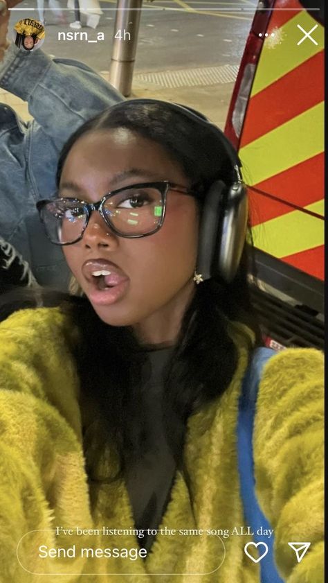 Siren Aesthetic, Glasses Inspiration, Computer Gaming, Cute Glasses, Black Femininity, Cute Makeup Looks, Girls With Glasses, Makati, Molasses