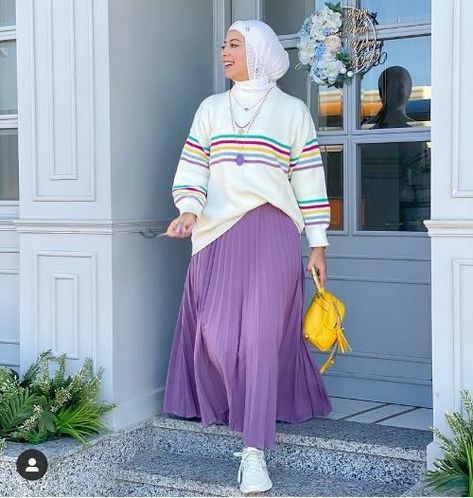 Lavender Skirt Outfit, Classy Spring Outfits, Lavender Outfit, Lavender Skirt, Modest Hijab, Skirts Pleated, Perfect Spring Outfit, Muslim Style, Hijab Trends