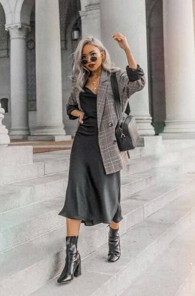 Silk Cami Dress, Slip Dress Outfit, Dress And Boots, Weekend Mode, Rok Outfit, Mode Hippie, Populaire Outfits, Looks Street Style, Silk Slip Dress