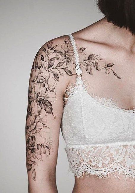 80 Coolest Sleeve Tattoos for Women in 2023 - The Trend Spotter Sandra Cisneros, Cool Shoulder Tattoos, Tato Henna, Feminine Tattoo Sleeves, Mens Shoulder Tattoo, Cat Tattoos, Inspiration Tattoos, Floral Tattoo Sleeve, Tattoos For Black Skin