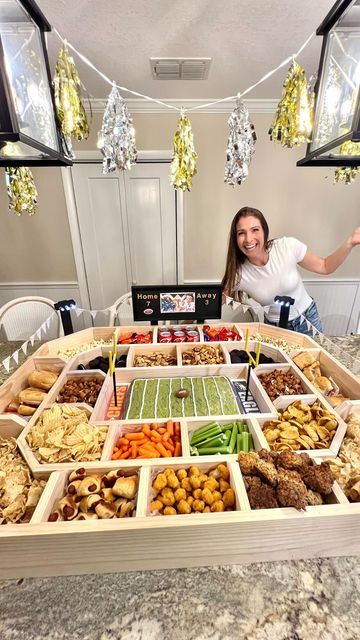 Dinner Ideas For Super Bowl, Super Bowl Party Treats, Charcootery Board, Stadium Snack Tray Super Bowl, Fun Super Bowl Snacks, Football Stadium Food Display, Football Snack Stadium Diy, Super Bowl Fruit Tray, Superbowl Stadium Snack Tray