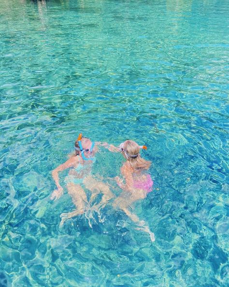 #water #blue #morrisonsprings #snorkle #friends #preppy #beautiful #aesthetic #anastowell #dawgs #pink #swimming #florida Water Sports Aesthetic, Preppy Swimming, Pool Preppy, Preppy Pool, Friends Preppy, Surfer Board, Water Pics, Florida Springs, Preppy Beach