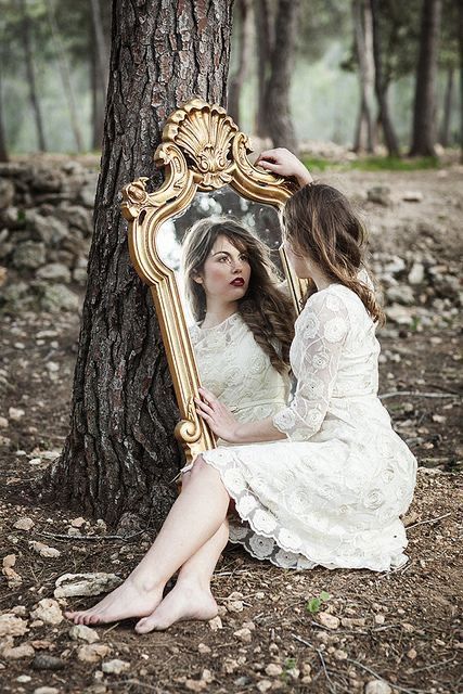 Photography Mirror, Fairytale Photoshoot, Mirror Photography, Reflection Photography, Fairytale Photography, Fantasy Photography, Halloween Photoshoot, Foto Tips, Shooting Photo