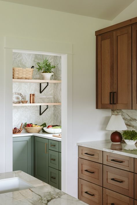 Ranch in the woods — Sunday House Butler Pantry Ideas, Ranch House Kitchen, Kitchen With A View, Stained Beam, Accessible House, Building Shelves, Dirty Kitchen, Ceiling Storage, Freestanding Kitchen