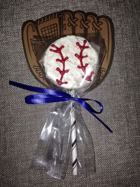 Rice Krispie treat suckers I made for a Baseball Opening Day Party! #Windians #GoTribe Baseball Rice Krispie Treats, Baseball Desserts, Baseball Centerpieces, Baseball Opening Day, Softball Cookies, Baseball Centerpiece, Baseball Treats, Baseball Snacks, School Birthday Treats