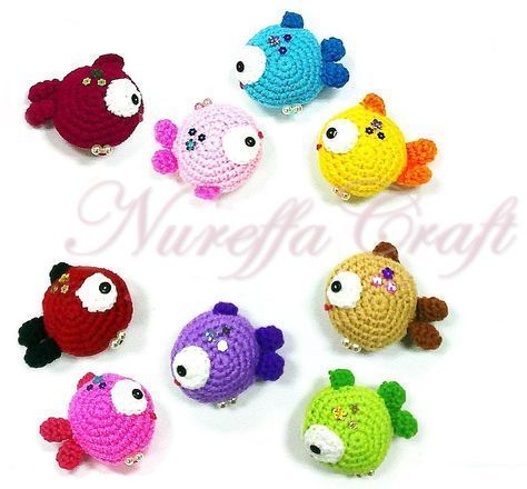 Tiny Colored Fishes - free crochet Pattern Crocheted Animals, Crochet Fish, Pola Amigurumi, Crochet Keychain, Crochet Hook Sizes, Amigurumi Free, Amigurumi Free Pattern, Crochet For Kids, Crochet Gifts