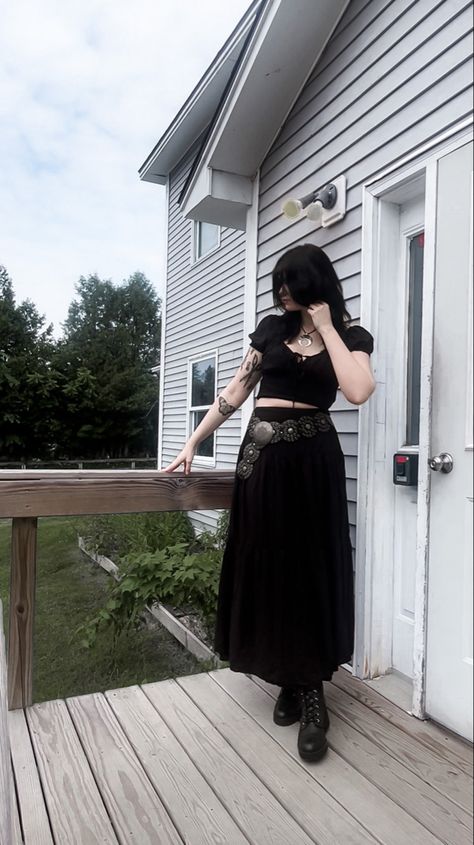 Lite Goth Outfits, Southern Gothic Outfits, Gothic Outfits Casual, Hallway Style, Simple Goth Outfit, Gothic Fits, Gothic Lifestyle, Goth Fits, High School Fashion