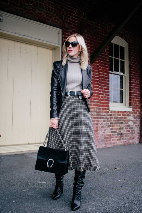 An Edgy Way to Wear Houndstooth Print Edgy Office Outfits Women, Houndstooth Skirt Outfit, Edgy Office Fashion, Long Wool Skirt, A Line Skirt Outfits, Outfits Petite, Houndstooth Skirt, Athleisure Trend, Houndstooth Dress