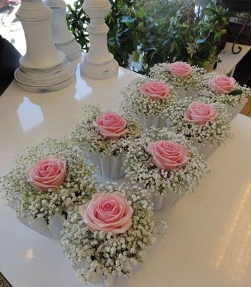 centros de mesa de rosas rosadas Deco Floral, Baby's Breath, Shower Decorations, Wedding Shower, Wedding Centerpieces, Diy Wedding, Wedding Table, Pink Roses, Paper Flowers