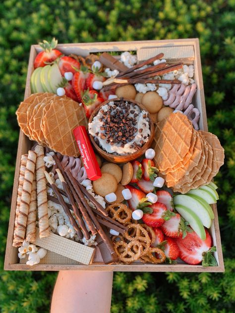 Dessert Charcuterie Box To Go, Dessert Charcuterie Box Ideas, Dates Platter, Dessert Charcuterie Box, Wedding Catering Menu, Charcuterie Box, Dessert Charcuterie, Grazing Boxes, Board Night