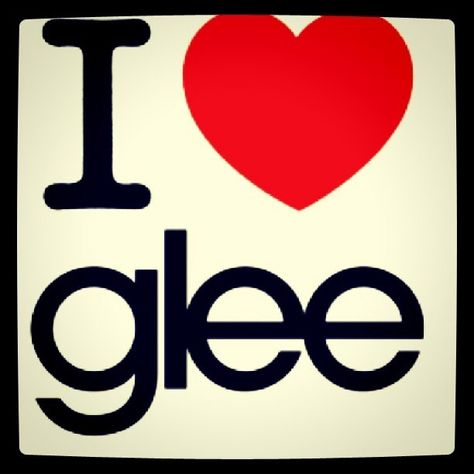 I <3 Glee Rosemary Core, Glee Party, Glee Poster, Cost Bedroom, Glee Aesthetic, Glee Episodes, Glee Icons, Heavy Curtains, Cheesy Quotes