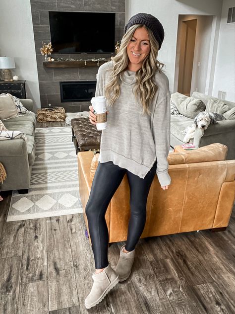 Bearpaw Shorty Boots Outfit, Sweatshirt Leggings Boots Outfit, Colored Uggs Outfit, Ugg Funkette Outfits, Bearpaw Boots Outfit, Uggs And Leggings, Black Leather Boots Outfit, Ankle Booties Outfit, Boots With Leggings