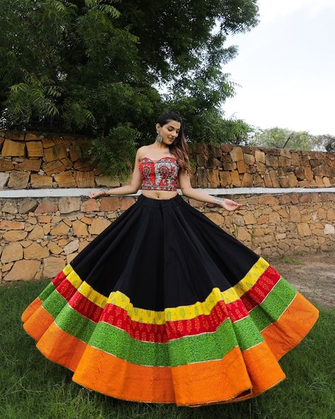 This outfit is the most amazing blend of modern style and traditional prints🥰🖤 @rups_boutique #garba #traditional #gujrat #navratrispecial #chaniyacholis #usa #desigirl #india #gujjus #navratri2024 #dandiya Dandiya Dress, Garba Outfit, Garba Dress, Traditional Prints, Navratri Dress, Navratri Chaniya Choli, Lehenga Designs Simple, Navratri Special, Girly Dresses