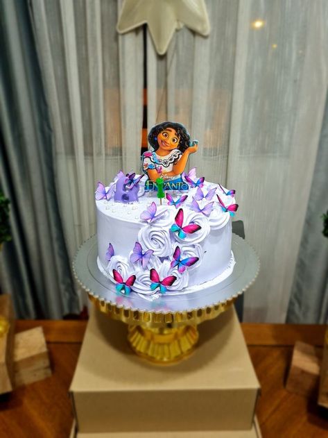 Simple Encanto Cake Ideas, Isabella Encanto Cake Ideas, Gateau Encanto Disney, Encanto Cake Simple, Encanto Birthday Cakes, Encanto Cake Ideas Disney, Encanto Birthday Cake Simple, Encanto Birthday Cake Ideas, Encanto Birthday Party Cake