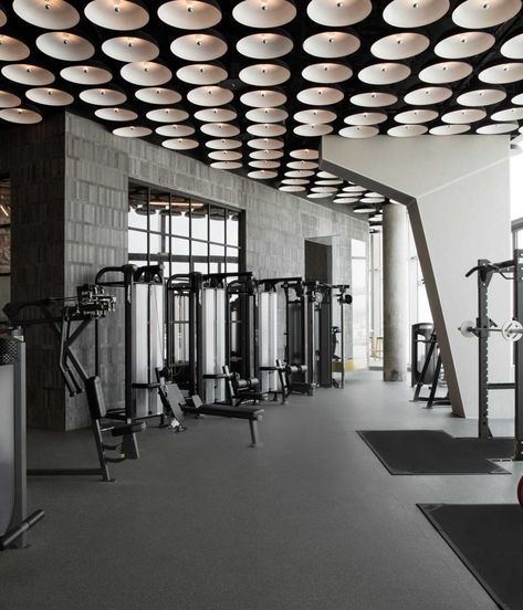 Warehouse Gym Dubai Design District circuit training factory Vshd Design, Warehouse Gym, Dream Gym, Gym Design Interior, Gym Interior, Gym Room, Brutalist Architecture, Fitness Design, Gym Flooring