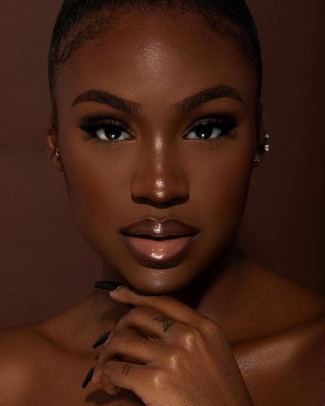 Makeup Looks For Black Women Prom, Makeup Looks Dark Skin, Collab Photoshoot, Makeup Looks Dark, Nighttime Makeup, Classic Wedding Makeup, Shein 750, Marine Deleeuw, Gorgeous Eye Makeup