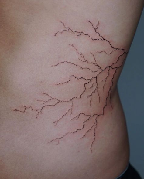 Cool lightning bolt tattoo that wraps around the side of the torso 🌩 • • • • #tattoo #tattooartist #lightningtattoo #lightningbolttattoo #flashtattoo #customtattoo #blackandgreytattoo #linearttattoo #finelinetattoo #tattoostudio #tattoogermany #tattoostuttgart Lichtenberg Tattoo, Side Tattoo Women, Tattoos For Baby, Lightning Tattoos, Side Tattoos Women, Tattoos Feminine, Lightning Bolt Tattoo, Fineline Tattoos, Lightning Tattoo