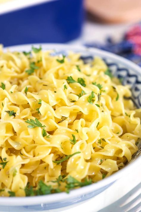 BEST BUTTERED NOODLES RECIPE Best Buttered Noodles, Egg Noodle Side Dish, Buttered Noodles Recipe, Garlic Butter Noodles, Noodle Recipes Homemade, Pasta Noodle Recipe, Noodle Recipes Easy, Pasta Side Dishes, Pasta Sides