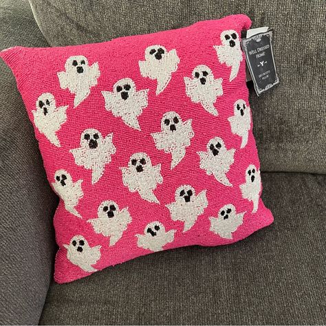 Homegoods Halloween, Beaded Ghost, Hot Ghost, Pink Tiktok, Halloween Living Room Decor, Halloween Living Room, Halloween Bedroom Decor, Halloween Bedroom, Ghost Pillow