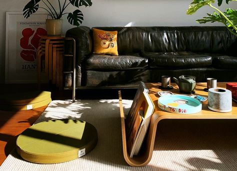 Japanese Camping, Le Corbusier Sofa, Le Corbusier Chair, New York Studio Apartment, Cassina Sofa, Eames Table, Minimalist Bed, Elegant Minimalism, Togo Sofa