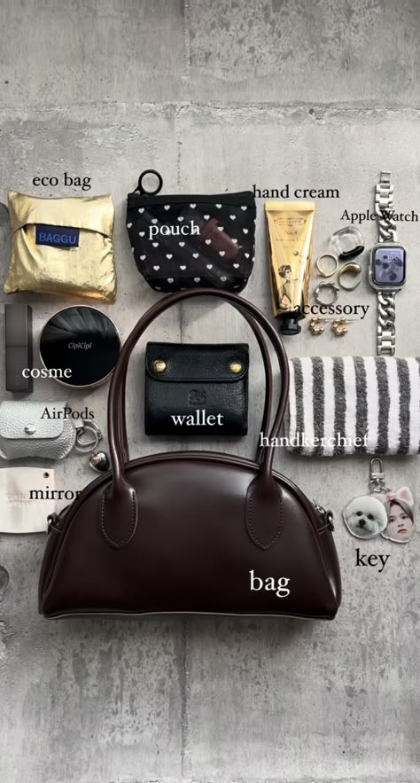 Whats In My Everyday Bag, Minimalist Bag Essentials, What Is In My Bag, Everyday Bag Essentials, What's In My Purse, School Bag Essentials, Inside My Bag, In My Purse, Purse Essentials